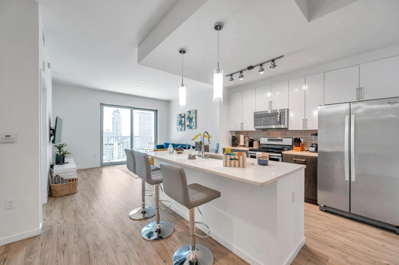 Luxury 1 Bedroom With Den Downtown Tampa Apt - City Views, Rooftop Pool, Workspace Exterior photo