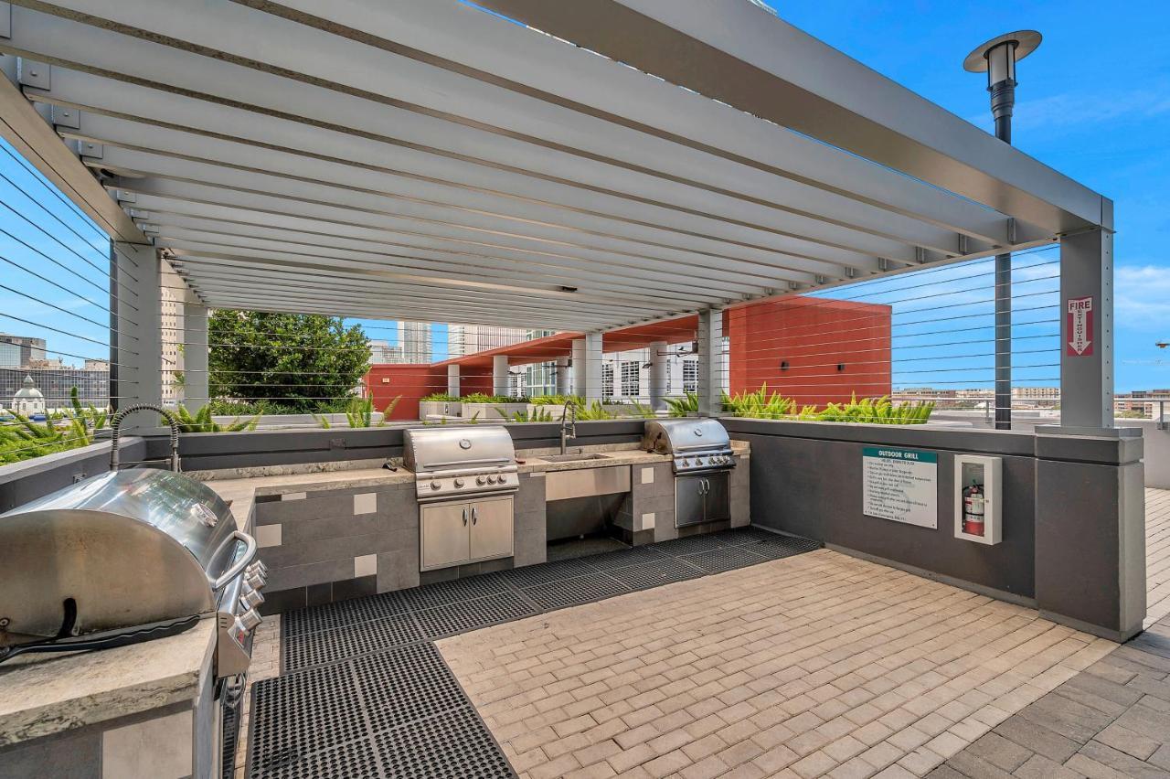 Luxury 1 Bedroom With Den Downtown Tampa Apt - City Views, Rooftop Pool, Workspace Exterior photo