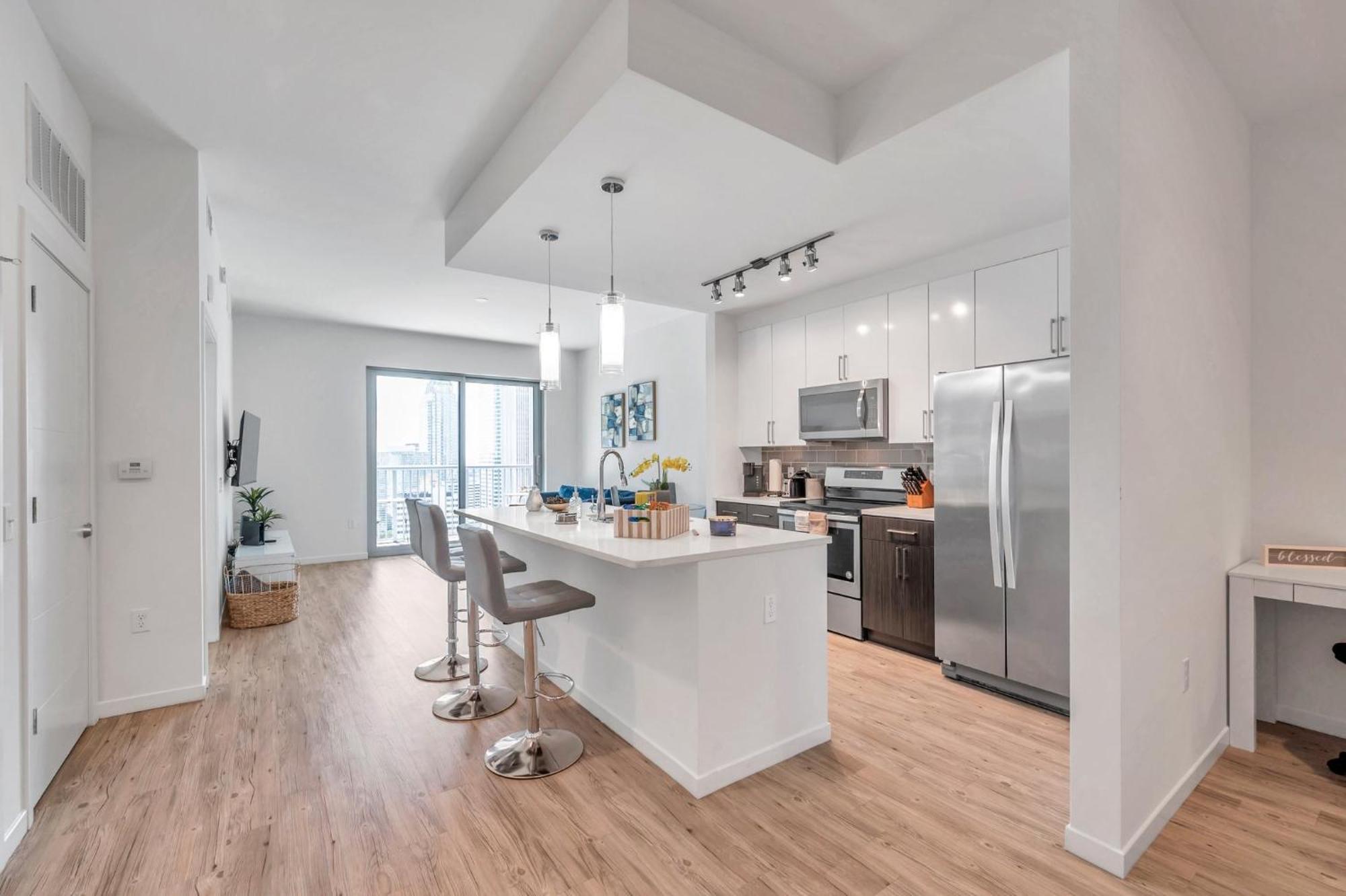 Luxury 1 Bedroom With Den Downtown Tampa Apt - City Views, Rooftop Pool, Workspace Exterior photo