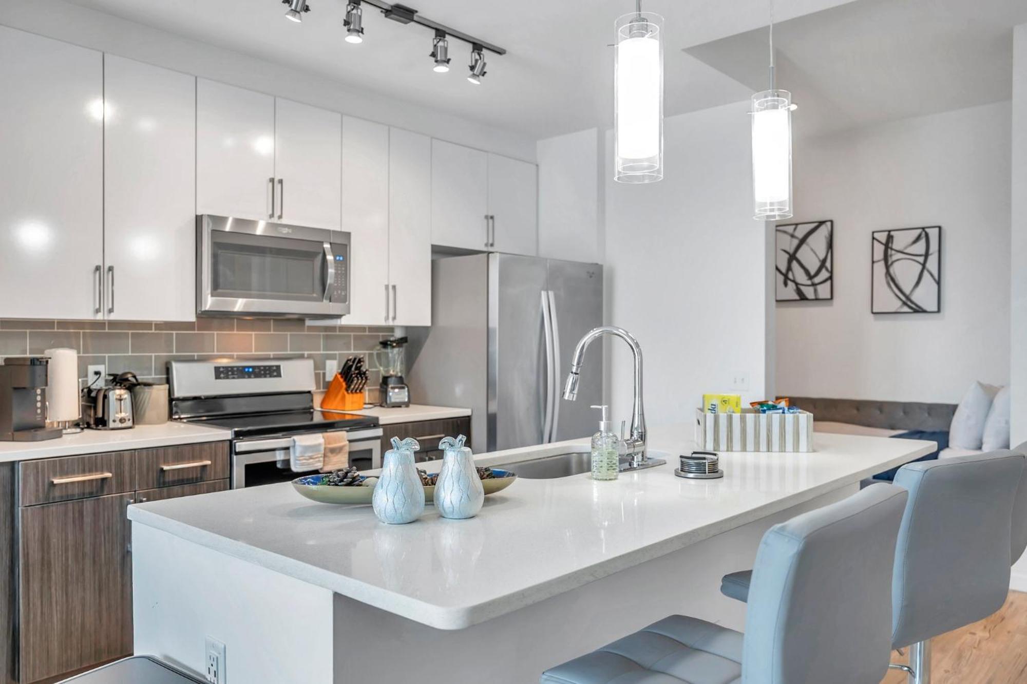Luxury 1 Bedroom With Den Downtown Tampa Apt - City Views, Rooftop Pool, Workspace Exterior photo